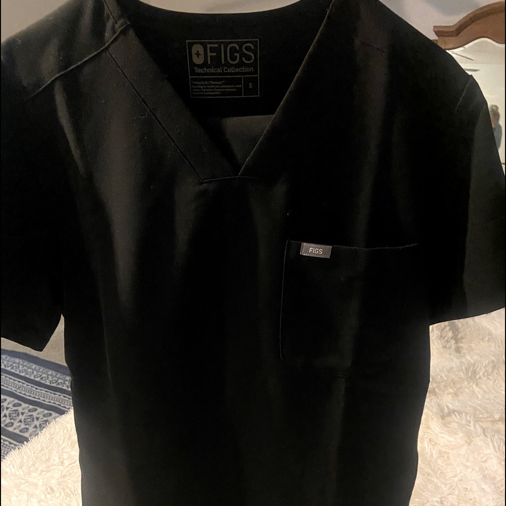 NWOT. Never worn MENS fig scrubs. Size small.